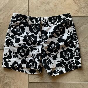 Black and white printed dress shorts | stretch, pockets